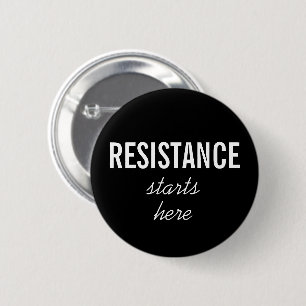 Resistentie begint hier-witte tekst op zwart-wit ronde button 5,7 cm