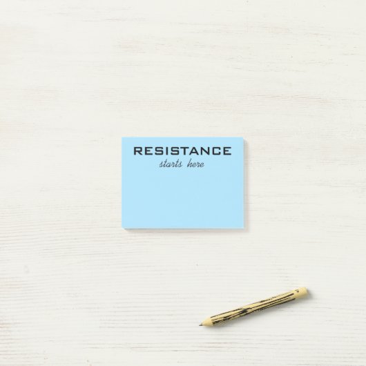 Resistentie begint hier zwarte tekst op lichtblauw post-it® notes (Op bureau)