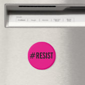 #Résistez, texte noir gras sur aimant rose chaud (In Situ (Lave-vaisselle))