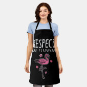 Respecteer de Flamingo Roze Schort (Gedragen)