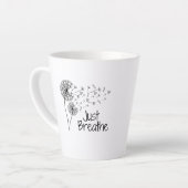Respire juste Latte Mug (Angle gauche)