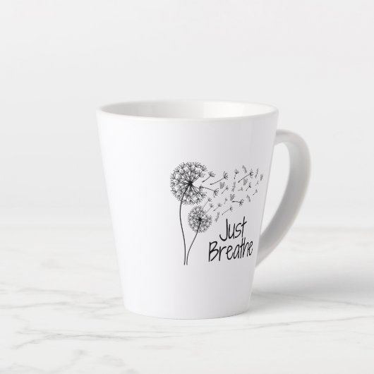Respire juste Latte Mug (Angle droit)