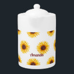 Ressort de tournesol blanc jaune floral<br><div class="desc">Teapot floral en blanc jaune avec Motif de tournesol élégant. Utiliser personnaliser ce modèle pour modifier le texte</div>
