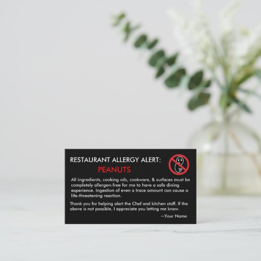 Restaurant et carte ICE pour les allergies aux ara (Debout devant)