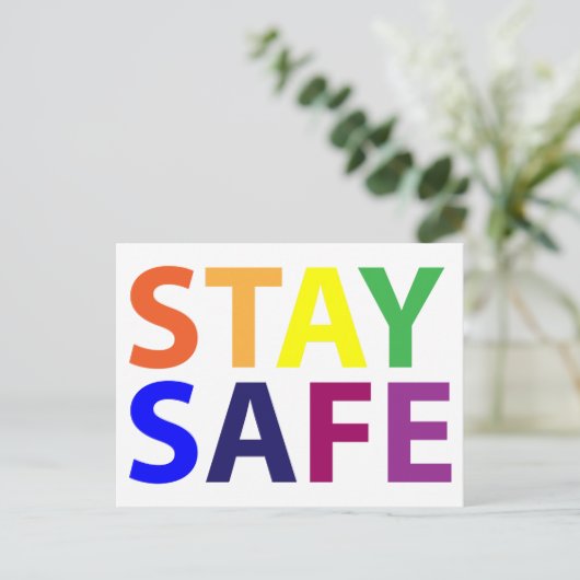 rester en sécurité carte postale - l'envoyer à un (Debout devant)