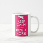 Restez Calme Et Promenez-Vous Dans Une Mug À Café<br><div class="desc">Basé sur l'emblématique affiche 2ÈME GUERRE MONDIALE "Keep Calm And Carry On".</div>