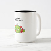 Resting Grinch Face Christmas Ornament Tweekleurige Koffiemok (Voorkant rechts)