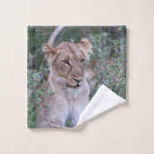 Resting Lioness African Wildlife Photo (Gant de toilette)