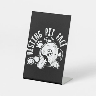 Resting Pit Face Funny Dog Pitbull Meme Cloding Reclamebord Met Voetstuk
