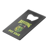 Resting Pit Face Kredietkaart Flessenopener (Achterkant Gekanteld)