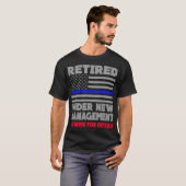 Retired Under New Management Retirement Thin Blue  T-shirt (Voorkant volledig)