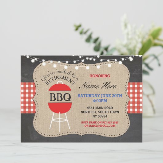 Retraite BBQ Check Chalk Burlap Red Invitation (Debout devant)