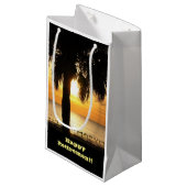 Retraite, sac de cadeau, palmier dans le coucher (Devant Angle)