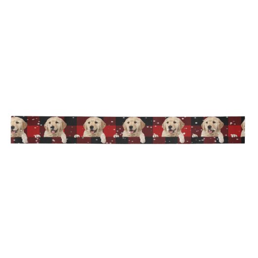 Retriever in Sneeuw op Buffalo Plaid Satijnen Lint (Voorkant)