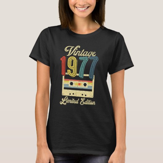 Retro 1977 Cassettebandje 45th Birthday Mus T-shirt (Voorkant)