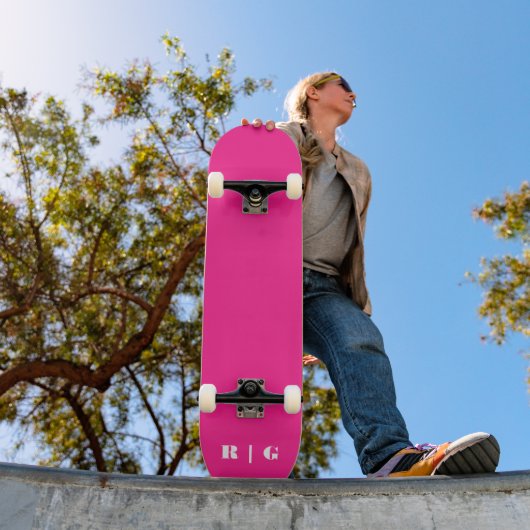 Retro 2000's Hot-Pink aangepaste monogram Initiaal Skateboard (Buiten 1)