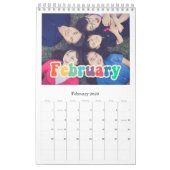 Retro 60s Hippie script calendrier famille 2026 (Feb 2026)