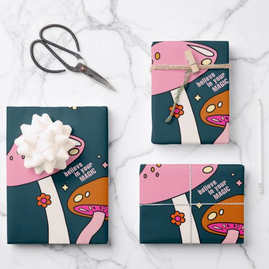 Retro 70s champignons en bloemen marineblauw inpakpapier vel (Voorkant)