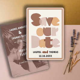 Retro 70's kalligrafie terracotta save the date kaart