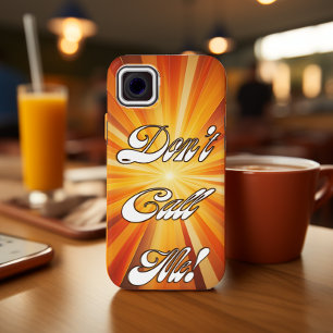 Retro 70s Stijl Oranje zonnestralen "Bel me niet" iPhone 15 Mini Hoesje