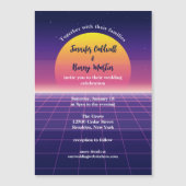 Retro 80s Neon Paarse Synthwave Zonsondergang Trou Magnetische Uitnodiging (Voorkant)