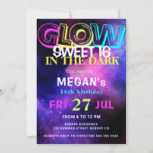 Retro 80s neongloed in het donkere Sweet 16 feest Kaart (Voorkant)