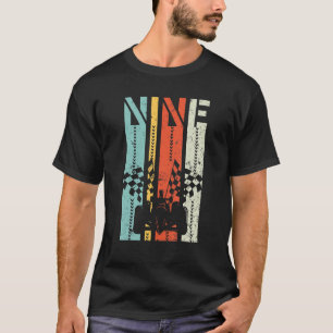 retro 9 jaar oude rassenwagen ter gelegenheid van t-shirt