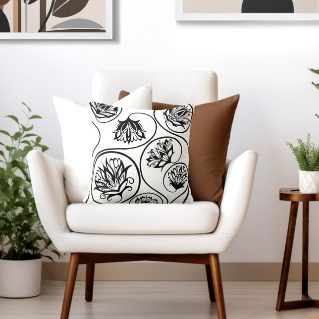 Retro Art Deco Floral Kussen (Style with the perfect blend of retro floral & elegance to your living room.)