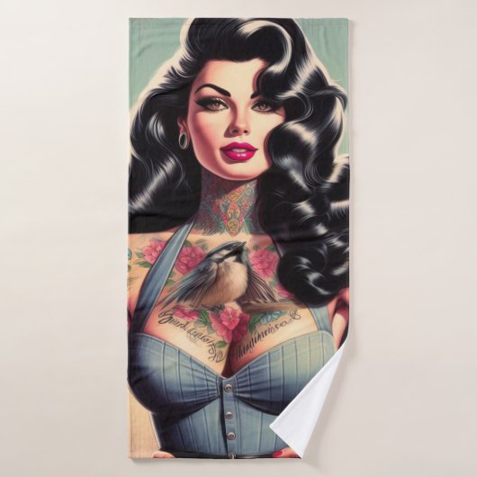 Retro Beauté tatoué vers le haut (Serviette de bain)