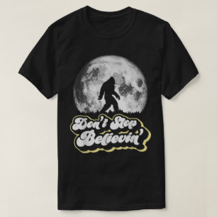Retro Bigfoot Maan Silhouet Geloof Design T-shirt