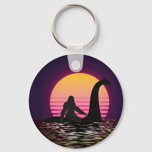 Retro Bigfoot Riding the Loch Ness Basic Button Sleutelhanger (Voorkant)