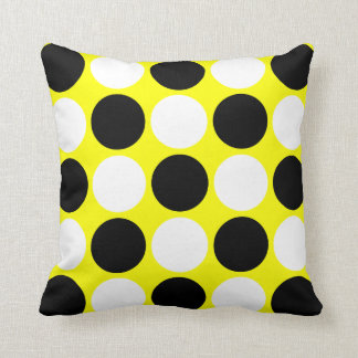Retro Black & White Polka Dots on Yellow Kussen