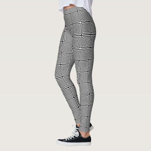 Retro Black White Squares Psychedelic Pattern Leggings (Links)