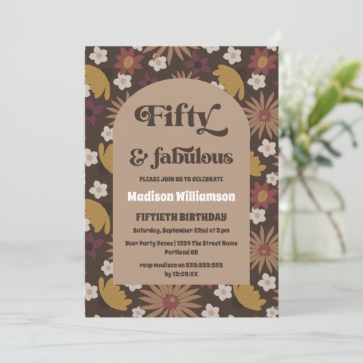 Retro Boho 1970s Floral 50 & Fabulous Birthday Inv Kaart (Staand voorkant)