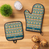 Retro Boho Sinaasappel Blauw Zonpatroon Monogram Ovenwant & Pannenlap Set (Top down)