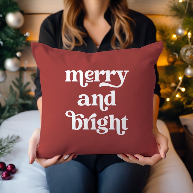 Retro Boho Typografie | Vrolijk en helder Kussen (A red and white Christmas pillow with trendy retro, boho typography)