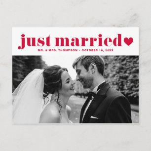 Retro Bold Typografie Red Just Married Foto Briefkaart