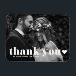 Retro Bold Typographie Photo Mariage Merci<br><div class="desc">Fêtez votre amour et montrez de la gratitude avec notre mariage photo personnalisable merci aimant! Ce souvenir unique est parfait pour rappeler à vos proches votre journée spéciale tout en exprimant vos remerciements sincères d'une manière mémorable. Il est doté d'une typographie rétro et audacieuse et d'une couverture cardiaque. Personnalisez-le en...</div>