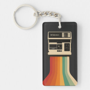 Retro camera met regenboogprint sleutelhanger