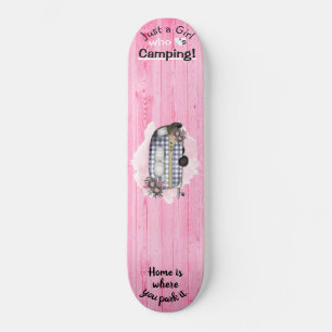 Retro Camper Gezegden gewoon een meisje houdt van Skateboard