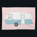 Rétro Camper Trailer serviette de cuisine rose<br><div class="desc">Décorez votre cuisine avec cette serviette cool. Fait un grand ménage ou cadeau d'anniversaire! Vous pouvez le customiser et ajouter du texte. Consultez ma boutique pour trouver beaucoup plus de couleurs et de motifs plus des trucs de cuisine assortis!</div>