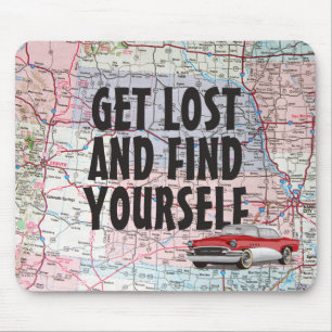 Retro Car on Road Map Muismat