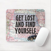 Retro Car on Road Map Muismat (Met muis)