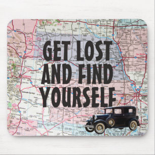 Retro Car on Road Map Muismat