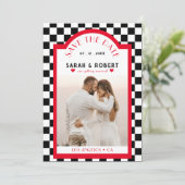 Retro Checkerboard Foto Rood Zwart & Wit Bruiloft Save The Date (Staand voorkant)