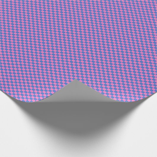 Retro Checkered Pattern Bright Bold Pink and Blue Cadeaupapier (Hoek)