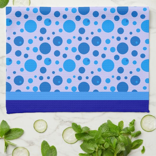 Retro Cirkels en Polka Dots in Blues op Blauw Theedoek (Gevouwen)