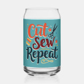 Retro "Cut Sew Repeat" naailiefhebber ontwerp Blikvorm Glas (Voorkant)