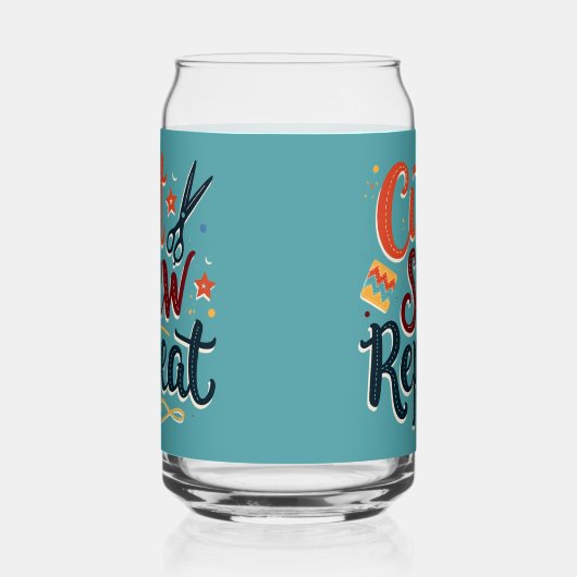 Retro "Cut Sew Repeat" naailiefhebber ontwerp Blikvorm Glas (Links)