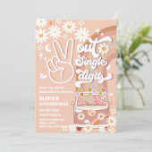 Retro Daisy 10th Birthday Invitation (Debout devant)